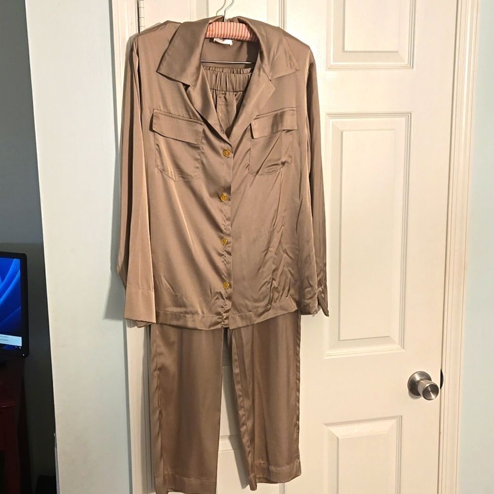 Montserrat new york womans size small lounge wair outfit